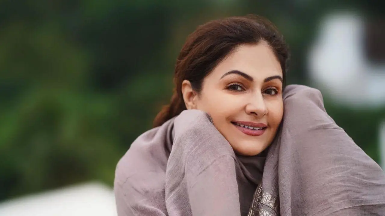 Throwback Thursday: Did you know that a sharp nail had pierced Ayesha Jhulka’s forehead while shooting the climax scene of ‘Jo Jeeta Wohi Sikandar’! 